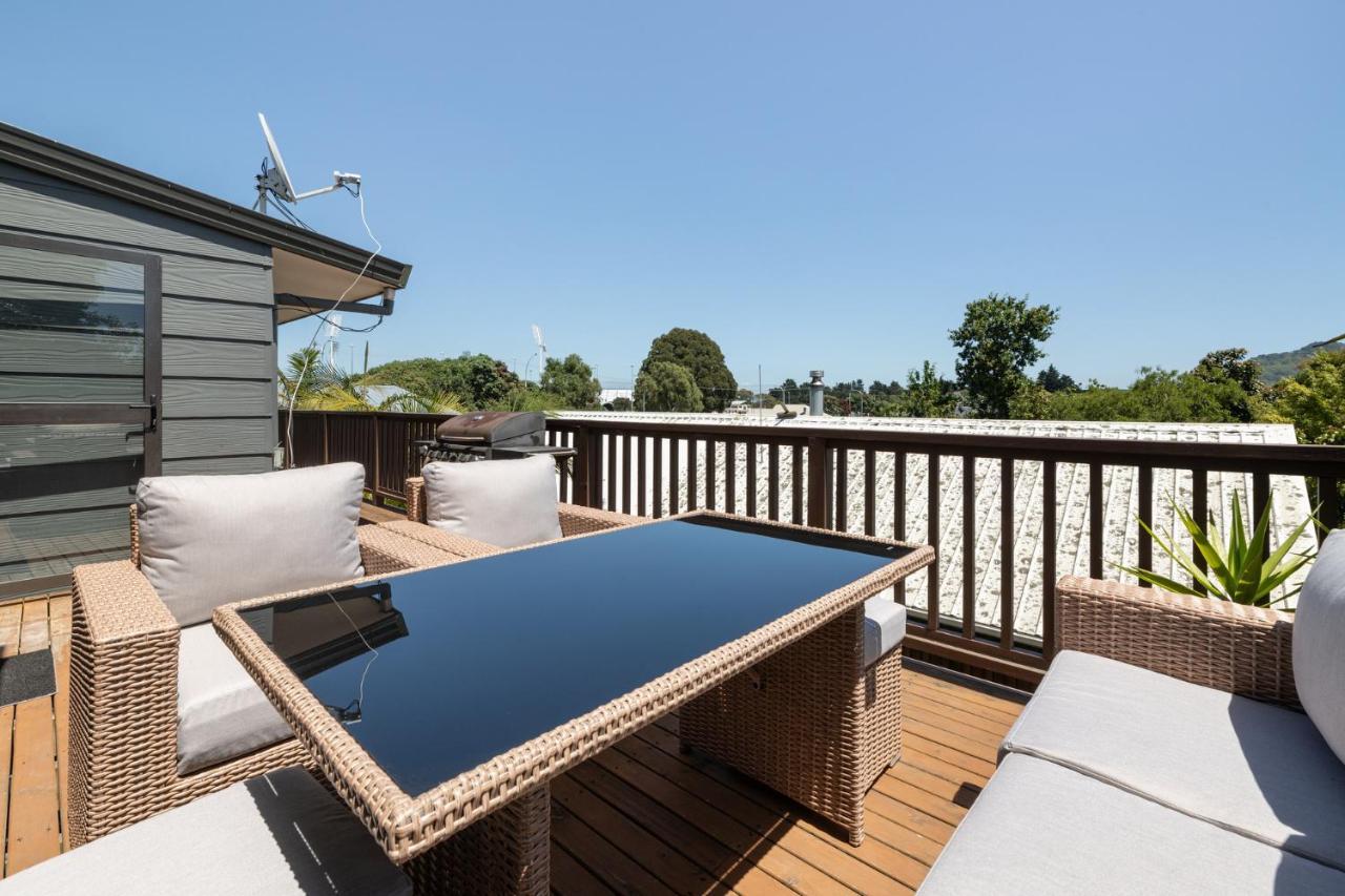 Convenient Family Bach With Easy Access To Blake Park The Beach And Downtown Mount Maunganui Eksteriør billede