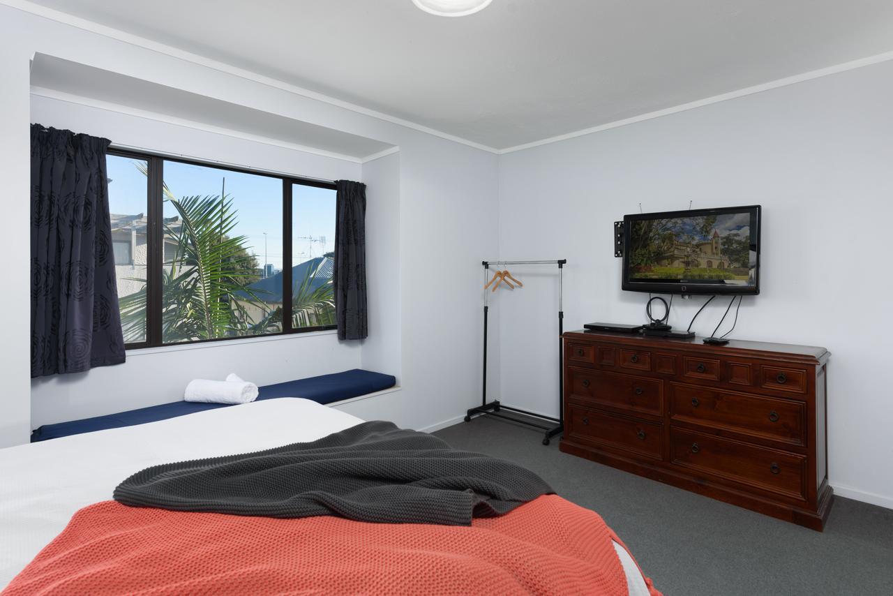Convenient Family Bach With Easy Access To Blake Park The Beach And Downtown Mount Maunganui Eksteriør billede
