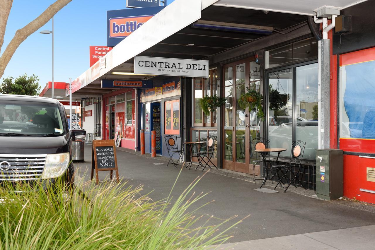 Convenient Family Bach With Easy Access To Blake Park The Beach And Downtown Mount Maunganui Eksteriør billede